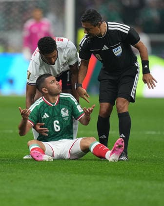(260706) -- MEXICO CITY, July 6, 2026 -- Erik Lira (bottom) of Mexico talks with the referee during the round of 16 match between Mexico and England at the 2026 FIFA World Cup, WM, Weltmeisterschaft, Fussball at the Mexico City Stadium, Mexico, July 5, 2026. (Photo by Xinhua) (SP)MEXICO-MEXICO CITY-FOOTBALL-FIFA WORLD CUP-ROUND OF 16-MEX VS ENG MartinxZabala 