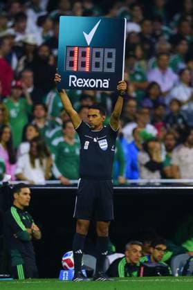 Eleven minutes time added-on in the second half Mexico v England, 2026 FIFA World Cup, WM, Weltmeisterschaft, Fussball Round of 16, Football, Azteca Stadium, Mexico City, Mexico - 05 Jul 2026Mexico City Azteca Stadium Mexico  Copyright: xJavierxGarcia Shutterstockx 16975483dt