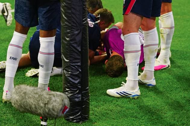 Jordan Henderson of England injured after the match Mexico v England, 2026 FIFA World Cup, WM, Weltmeisterschaft, Fussball Round of 16, Football, Azteca Stadium, Mexico City, Mexico - 05 Jul 2026Mexico City Azteca Stadium Mexico  Copyright: xJavierxGarcia Shutterstockx 16975483eq