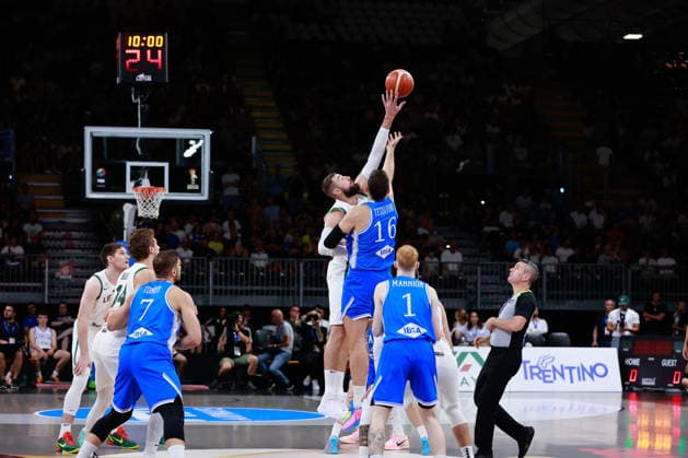 IPA86424144 - Tip-off 17l Jonas Valanciunas (1992, 212, Center, Denver Nuggets – NBA, Basketball Herren, USA FIBA Basketball World Cup 2027 European Qualifiers Italy vs. Lithuania, Bologna, July 5, 2026, 4:00 PM Amedeo Tessitori (1994, 207, Center, Umana Reyer Venezia) FIBA Basketball World Cup 2027 European Qualifiers Italy vs. Lithuania, Bologna, July 5, 2026, during the FIBA World Cup 2027 European Qualifiers – Italy vs. Lithuania, FIBA World Cup in Bologna, Italy, July 5, 2026  Copyright: xValentinoxOrsini IPAxSportx xx 86424144