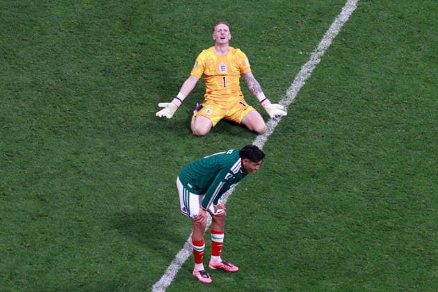FIFA World Cup, WM, Weltmeisterschaft, Fussball 2026 - Round of 16 - Mexico vs. England Jordan Pickford (top) of England celebrates at the end of the FIFA World Cup 2026 Round of 16 soccer match between Mexico and England, in Mexico City, Mexico, 05 July 2026. Mexico City Mexico  Copyright: xMARIOxGUZMANx