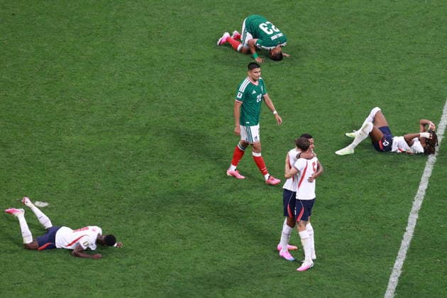 FIFA World Cup, WM, Weltmeisterschaft, Fussball 2026 - Round of 16 - Mexico vs. England England players celebrate at the end of the FIFA World Cup 2026 Round of 16 soccer match between Mexico and England, in Mexico City, Mexico, 05 July 2026. Mexico City Mexico  Copyright: xMARIOxGUZMANx