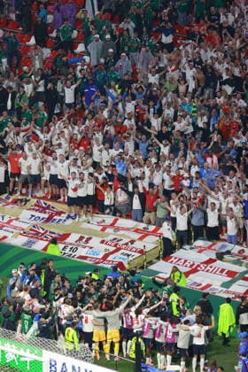FIFA World Cup, WM, Weltmeisterschaft, Fussball 2026 - Round of 16 - Mexico vs. England England players celebrate at the end of the FIFA World Cup 2026 Round of 16 soccer match between Mexico and England, in Mexico City, Mexico, 05 July 2026. Mexico City Mexico  Copyright: xMARIOxGUZMANx