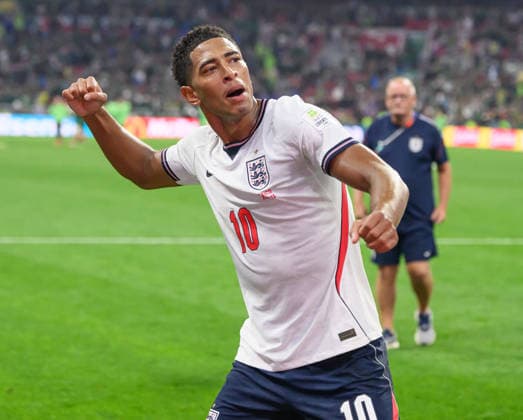 05 July 2026 - Mexico v England - Azteca Stadium- Mexico City - R16 - 2026 World Cup - USA. 05 July 2026 - Mexico v England - Azteca Stadium- Mexico City - R16 - 2026 World Cup - USA. Jude Bellingham celebrates victory at the final whistle. Picture : Mark Pain MEXICO CITY MEXICO  Copyright: xMarkxPainx