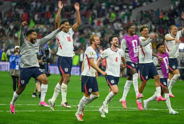 05 July 2026 - Mexico v England - Azteca Stadium- Mexico City - R16 - 2026 World Cup - USA. 05 July 2026 - Mexico v England - Azteca Stadium- Mexico City - R16 - 2026 World Cup - USA. England players celebrates victory at the final whistle. Picture : Mark Pain MEXICO CITY MEXICO  Copyright: xMarkxPainx