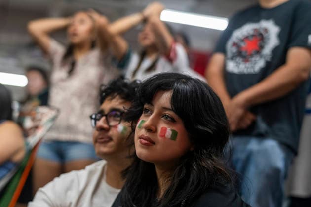 July 5, 2026, Los Angeles, California, USA: Soccer fans react while watching a live broadcast of the FIFA World Cup, WM, Weltmeisterschaft, Fussball Round of 32 soccer match between Mexico and England at a watch party in Los Angeles, on Sunday, July 5, 2026. Los Angeles USA - ZUMAc68_ 20260705_zaf_c68_007 Copyright: xRingoxChiux