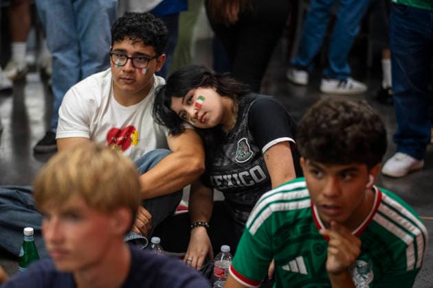 July 5, 2026, Los Angeles, California, USA: Soccer fans react while watching a live broadcast of the FIFA World Cup, WM, Weltmeisterschaft, Fussball Round of 32 soccer match between Mexico and England at a watch party in Los Angeles, on Sunday, July 5, 2026. Los Angeles USA - ZUMAc68_ 20260705_zaf_c68_009 Copyright: xRingoxChiux