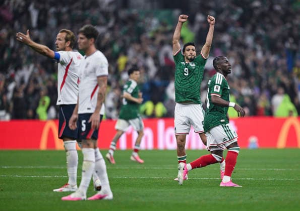 (260706) -- MEXICO CITY, July 6, 2026 -- Raul Jimenez (2nd R) of Mexico celebrates scoring from a penalty spot during the round of 16 match between Mexico and England at the 2026 FIFA World Cup, WM, Weltmeisterschaft, Fussball at the Mexico City Stadium, Mexico, July 5, 2026. ) (SP)MEXICO-MEXICO CITY-FOOTBALL-FIFA WORLD CUP-ROUND OF 16-MEX VS ENG WuxWei 