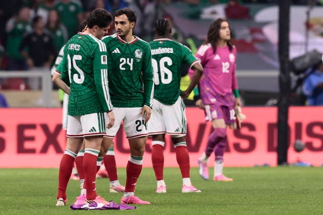 FIFA World Cup, WM, Weltmeisterschaft, Fussball 2026 - Round of 16 - Mexico vs. England Players of Mexico react after the FIFA World Cup 2026 Round of 16 soccer match between Mexico and England, in Mexico City, Mexico, 05 July 2026. MEXICO CITY Mexico  Copyright: xJOSExMENDEZx