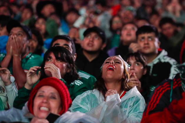 FIFA World Cup, WM, Weltmeisterschaft, Fussball 2026 - Round of 16 - Mexico vs England Fans of Mexico react at the Fan Fest in the Zócalo following the conclusion of a Round of 16 match in the 2026 FIFA World Cup between Mexico and England in Mexico City, Mexico, 05 July 2026. Mexico City Mexico  Copyright: xISAACxESQUIVELx