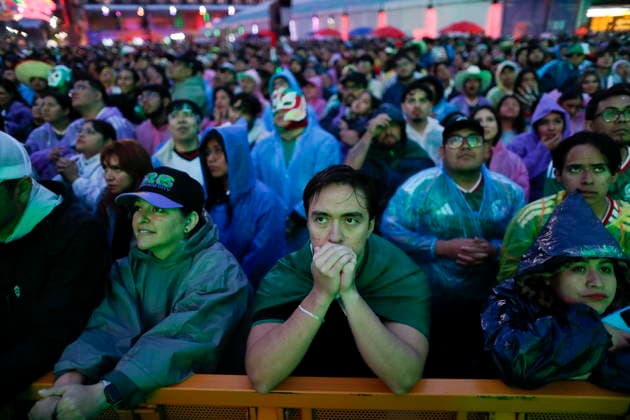 FIFA World Cup, WM, Weltmeisterschaft, Fussball 2026 - Round of 16 - Mexico vs England Fans of Mexico react at the Fan Fest in the Zócalo following the conclusion of a Round of 16 match in the 2026 FIFA World Cup between Mexico and England in Mexico City, Mexico, 05 July 2026. Mexico City Mexico  Copyright: xISAACxESQUIVELx