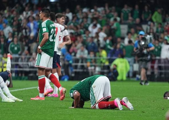 Mexico v England - FIFA World Cup, WM, Weltmeisterschaft, Fussball 2026 - Round of 16 MEXICO CITY, MEXICO - JULY 05: Players of Mexico react after the FIFA World Cup 2026 Round of 16 match between Mexico and England at Mexico Stadium (Estadio Azteca) in Mexico City, Mexico on July 05, 2026. Juancho Torres Anadolu Mexico City Mexico. Editorial use only. Please get in touch for any other usage.  Copyright: x2026xAnadoluxJuanchoxTorresx