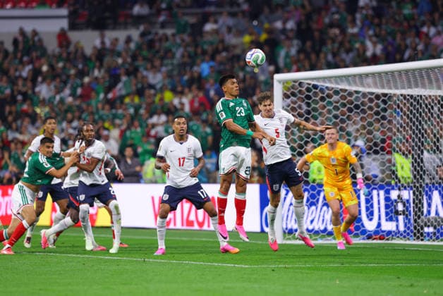 MEXICO CITY, MEXICO - JULY 5: Jesus Gallardo of Mexico attempts to header the ball during the FIFA World Cup, WM, Weltmeisterschaft, Fussball 2026 Round Of 16 match between Mexico and England at Mexico City Stadium on July 5, 2026 in Mexico City, Mexico.  Copyright: xMBxMediax