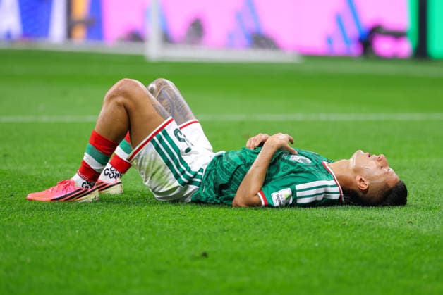 MEXICO CITY, MEXICO - JULY 5: Roberto Alvarado of Mexico dejected after Mexico lose the FIFA World Cup, WM, Weltmeisterschaft, Fussball 2026 Round Of 16 match between Mexico and England at Mexico City Stadium on July 5, 2026 in Mexico City, Mexico.  Copyright: xMBxMediax