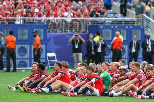 July 5, 2026, USA: Norway s players celebrate qualifying for the quarterfinals by performing the Viking clap after defeating Brazil 2Ã¢â‚¬1 after the Round of 16 match at the FIFA World Cup, WM, Weltmeisterschaft, Fussball at New York New Jersey Stadium, in East Rutherford, United States, on Sunday, July 05, 2026. FIFA World Cup 2026 - Round Of 16 - Brazil V Norway  - ZUMAc233 0860842090st Copyright: xVanessaxCarvalhox