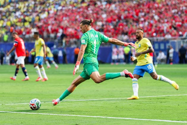 July 5, 2026, USA: Orjan Nyland Goalkeeper of Norway and Neymar Jr. player of Brazil during the Round of 16 match between Brazil and Norway at the FIFA World Cup, WM, Weltmeisterschaft, Fussball at New York New Jersey Stadium, in East Rutherford, United States, on Sunday, July 05, 2026. FIFA World Cup 2026 - Round Of 16 - Brazil V Norway  - ZUMAc233 0860842428st Copyright: xVanessaxCarvalhox