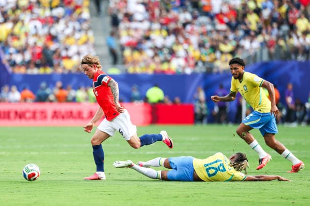 July 5, 2026, USA: Danilo Santos player of Brazil and Patrick Berg player of Norway during the Round of 16 match between Brazil and Norway at the FIFA World Cup, WM, Weltmeisterschaft, Fussball at New York New Jersey Stadium, in East Rutherford, United States, on Sunday, July 05, 2026. FIFA World Cup 2026 - Round Of 16 - Brazil V Norway  - ZUMAc233 0860842468st Copyright: xVanessaxCarvalhox