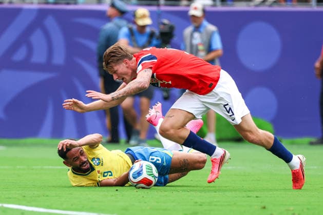 July 5, 2026, East Rutherford, Nj, United States: Matheus Cunha player of Brazil and David Moller Wolfe player of Norwayduring the Round of 16 match between Brazil and Norway at the FIFA World Cup, WM, Weltmeisterschaft, Fussball at New York New Jersey Stadium, in East Rutherford, United States, on Sunday, July 05, 2026. East Rutherford United States - ZUMAv122 20260705_aap_v122_080 Copyright: xWilliamxVolcovx