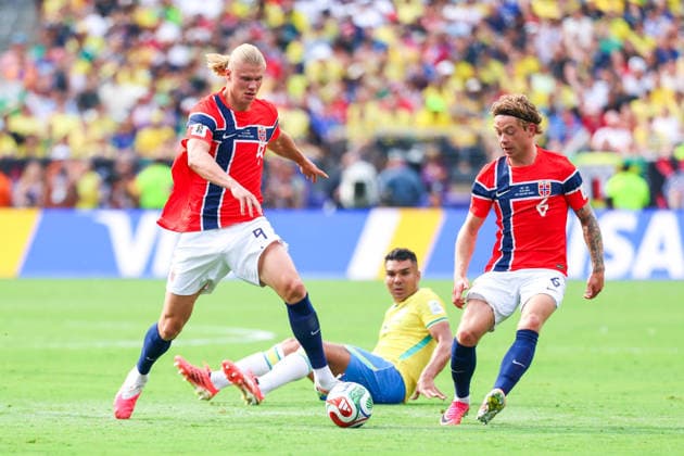 July 5, 2026, East Rutherford, Nj, United States: Erling Haaland and Patrick Berg players of Norway during the Round of 16 match between Brazil and Norway at the FIFA World Cup, WM, Weltmeisterschaft, Fussball at New York New Jersey Stadium, in East Rutherford, United States, on Sunday, July 05, 2026. FIFA World Cup 2026 - Round Of 16 - Brazil V Norway  - ZUMAv122 20260705_aap_v122_231 Copyright: xWilliamxVolcovx