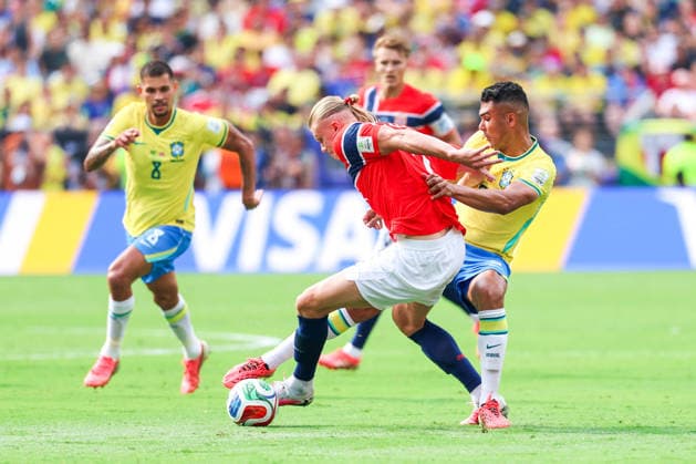 July 5, 2026, East Rutherford, Nj, United States: Erling Haaland player of Norway and Casemiro player of Brazil during the Round of 16 match between Brazil and Norway at the FIFA World Cup, WM, Weltmeisterschaft, Fussball at New York New Jersey Stadium, in East Rutherford, United States, on Sunday, July 05, 2026. FIFA World Cup 2026 - Round Of 16 - Brazil V Norway  - ZUMAv122 20260705_aap_v122_248 Copyright: xWilliamxVolcovx