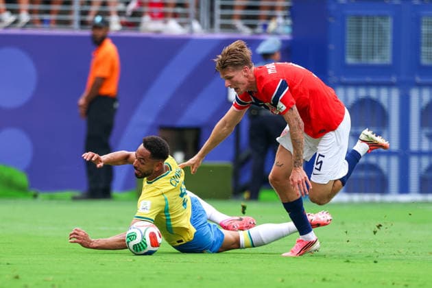 July 5, 2026, East Rutherford, Nj, United States: Matheus Cunha player of Brazil and David Moller Wolfe player of Norwayduring the Round of 16 match between Brazil and Norway at the FIFA World Cup, WM, Weltmeisterschaft, Fussball at New York New Jersey Stadium, in East Rutherford, United States, on Sunday, July 05, 2026. FIFA World Cup 2026 - Round Of 16 - Brazil V Norway  - ZUMAv122 20260705_aap_v122_254 Copyright: xWilliamxVolcovx
