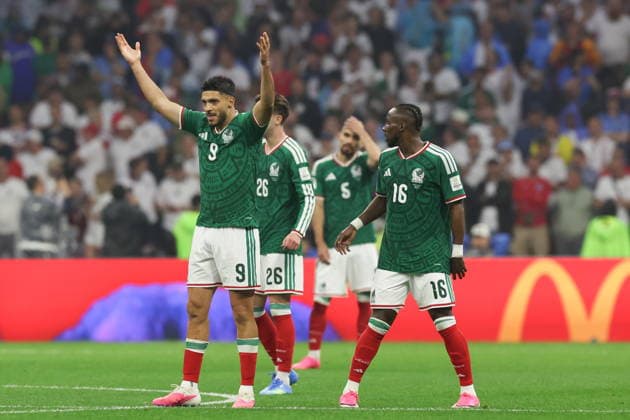 FIFA World Cup, WM, Weltmeisterschaft, Fussball 2026 - Round of 16 - Mexico vs. England Raúl Jimenez (L) of Mexico celebrates a goal during the FIFA World Cup 2026 Round of 16 soccer match between Mexico and England, in Mexico City, Mexico, 05 July 2026. MEXICO CITY Mexico  Copyright: xALEXxCRUZx