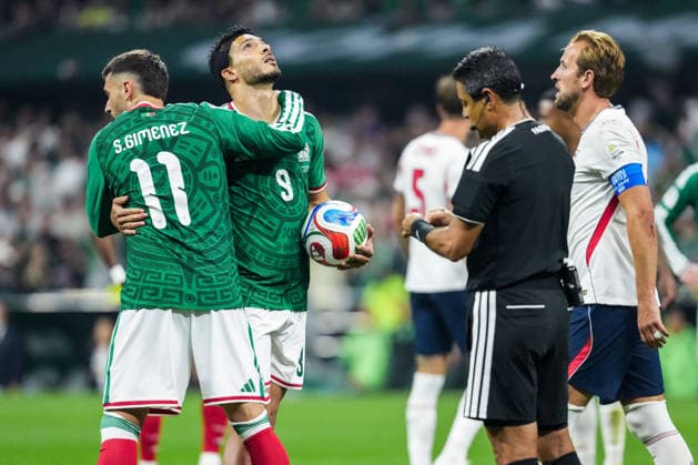 Raul Jimenez of Mexico prepares to take a penalty kick during the FIFA Men’s World Cup 2026 round of 16 football match between Mexico and England at Mexico City Stadium, in Mexico City on July 5th 2026 (Photo by Alexandra Fechete SPP)  Copyright: xAlexandraxFechete SPPx Sportspressphoto_SPR185689