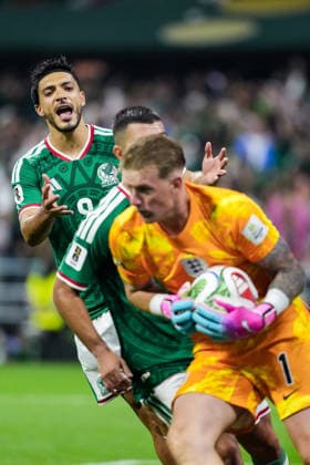 Raul Jimenez of Mexico celebrates after scoring the team s second goal during the FIFA Men’s World Cup 2026 round of 16 football match between Mexico and England at Mexico City Stadium, in Mexico City on July 5th 2026 (Photo by Alexandra Fechete SPP)  Copyright: xAlexandraxFechete SPPx Sportspressphoto_SPR185696