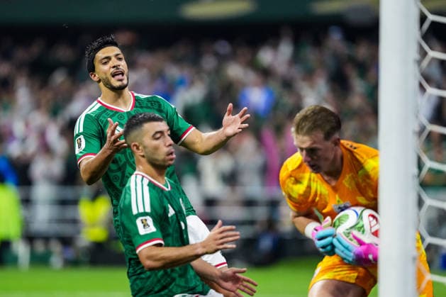 Raul Jimenez of Mexico celebrates after scoring the team s second goal during the FIFA Men’s World Cup 2026 round of 16 football match between Mexico and England at Mexico City Stadium, in Mexico City on July 5th 2026 (Photo by Alexandra Fechete SPP)  Copyright: xAlexandraxFechete SPPx Sportspressphoto_SPR185697