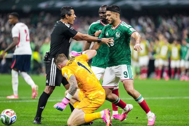 Raul Jimenez of Mexico celebrates after scoring the team s second goal during the FIFA Men’s World Cup 2026 round of 16 football match between Mexico and England at Mexico City Stadium, in Mexico City on July 5th 2026 (Photo by Alexandra Fechete SPP)  Copyright: xAlexandraxFechete SPPx Sportspressphoto_SPR185698
