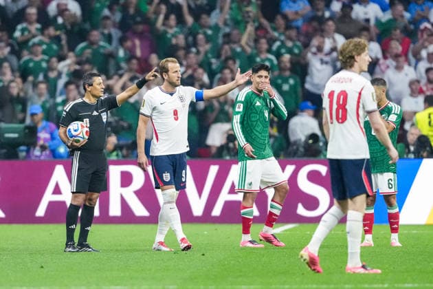 Referee Alireza Faghani (L) and Harry Kane of England (C) gesture during the FIFA Men’s World Cup 2026 round of 16 football match between Mexico and England at Mexico City Stadium, in Mexico City on July 5th 2026 (Photo by Alexandra Fechete SPP)  Copyright: xAlexandraxFechete SPPx Sportspressphoto_SPR185702