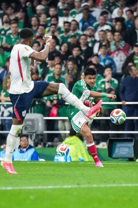Jesus Gallardo of Mexico passes the ball during the FIFA Men’s World Cup 2026 round of 16 football match between Mexico and England at Mexico City Stadium, in Mexico City on July 5th 2026 (Photo by Alexandra Fechete SPP)  Copyright: xAlexandraxFechete SPPx Sportspressphoto_SPR185720