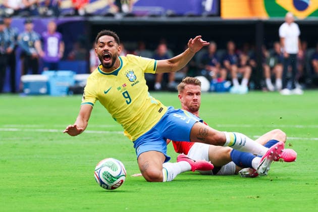 July 5, 2026, East Rutherford, Nj, United States: Matheus Cunha player of Brazil and Kristoffer Ajer player of Norway during the Round of 16 match between Brazil and Norway at the FIFA World Cup, WM, Weltmeisterschaft, Fussball at New York New Jersey Stadium, in East Rutherford, United States, on Sunday, July 05, 2026. East Rutherford United States - ZUMAv122 20260705_aap_v122_177 Copyright: xWilliamxVolcovx
