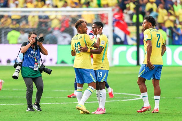 July 5, 2026, East Rutherford, Nj, United States: Neymar Jr. and Endrick players of Brazil after the Round of 16 match between Brazil and Norway at the FIFA World Cup, WM, Weltmeisterschaft, Fussball at New York New Jersey Stadium, in East Rutherford, United States, on Sunday, July 05, 2026. East Rutherford United States - ZUMAv122 20260705_aap_v122_184 Copyright: xWilliamxVolcovx