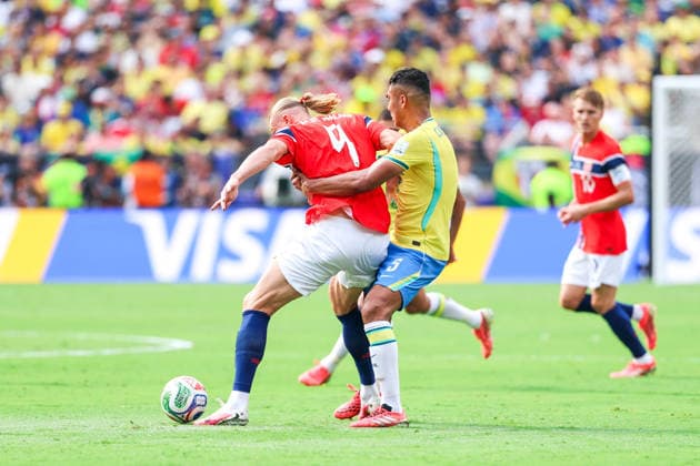 July 5, 2026, East Rutherford, Nj, United States: Erling Haaland player of Norway and Casemiro player of Brazil during the Round of 16 match between Brazil and Norway at the FIFA World Cup, WM, Weltmeisterschaft, Fussball at New York New Jersey Stadium, in East Rutherford, United States, on Sunday, July 05, 2026. East Rutherford United States - ZUMAv122 20260705_aap_v122_187 Copyright: xWilliamxVolcovx