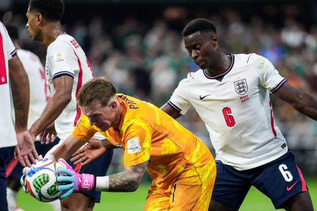 Jordan Pickford of England controls the ball and Marc Guehi of England looks on during the FIFA Men’s World Cup 2026 round of 16 football match between Mexico and England at Mexico City Stadium, in Mexico City on July 5th 2026 (Photo by Alexandra Fechete SPP)  Copyright: xAlexandraxFechete SPPx Sportspressphoto_SPR185737