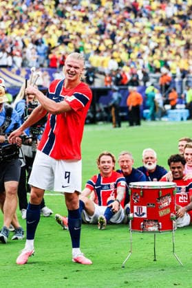July 5, 2026, East Rutherford, Nj, United States: Norway s players celebrate qualifying for the quarterfinals by performing the Viking clap after defeating Brazil 2-1 to the Round of 16 match at the FIFA World Cup, WM, Weltmeisterschaft, Fussball at New York New Jersey Stadium, in East Rutherford, United States, on Sunday, July 05, 2026. East Rutherford United States - ZUMAv122 20260705_aap_v122_196 Copyright: xWilliamxVolcovx