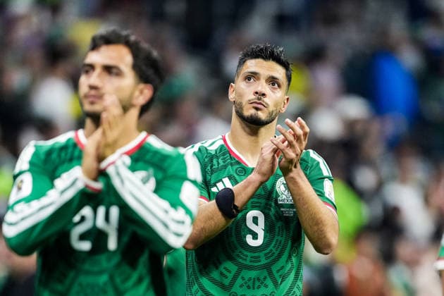 Raul Jimenez of Mexico applauds fans after the 2-3 win during the FIFA Men’s World Cup 2026 round of 16 football match between Mexico and England at Mexico City Stadium, in Mexico City on July 5th 2026 (Photo by Alexandra Fechete SPP)  Copyright: xAlexandraxFechete SPPx Sportspressphoto_SPR185753
