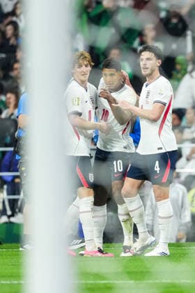 Jude Bellingham of England and team mates celebrates after scoring the team s second goal during the FIFA Men’s World Cup 2026 round of 16 football match between Mexico and England at Mexico City Stadium, in Mexico City on July 5th 2026 (Photo by Alexandra Fechete SPP)  Copyright: xAlexandraxFechete SPPx Sportspressphoto_SPR185800
