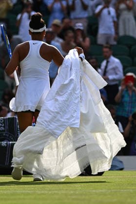 2026 Wimbledon - Naomi Osaka Naomi Osaka (JPN) during her fourth round match at the 2026 Wimbledon Championships at the AELTC in London, UK on July 5, 2026. Photo by Corinne Dubreuil ABACAPRESS.COM London  Copyright: xDubreuilxCorinne ABACAx