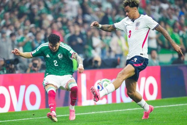 Jorge Sanchez of Mexico (L) passes the ball under pressure from Nico O Reilly of England (R) during the FIFA Men’s World Cup 2026 round of 16 football match between Mexico and England at Mexico City Stadium, in Mexico City on July 5th 2026 (Photo by Alexandra Fechete SPP)  Copyright: xAlexandraxFechete SPPx Sportspressphoto_SPR185829