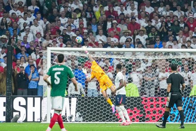 Jordan Pickford of England makes a save during the FIFA Men’s World Cup 2026 round of 16 football match between Mexico and England at Mexico City Stadium, in Mexico City on July 5th 2026 (Photo by Alexandra Fechete SPP)  Copyright: xAlexandraxFechete SPPx Sportspressphoto_SPR185825