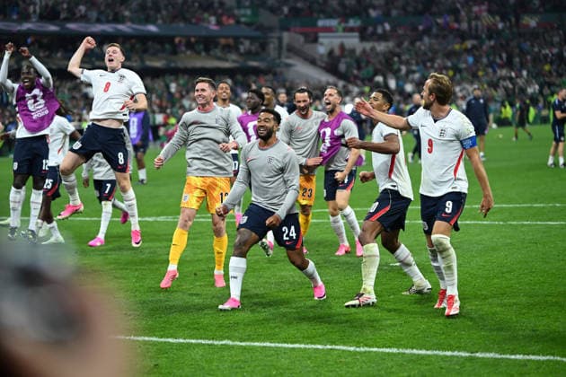 Mexico v England Round of 16 FIFA World Cup, WM, Weltmeisterschaft, Fussball 2026 Harry Kane 9 of England national team, Nationalteam whit his teammates celebrate after winning the FIFA World Cup 2026 round of 16 match against Mexico at Mexico City Stadium on July 5, 2026 in Mexico City, Mexico. (Photo by Ian Robles Eyepix Group) Copyright: xIanxRobles xEyepixxGroupx EL_05072026_191257JPEG
