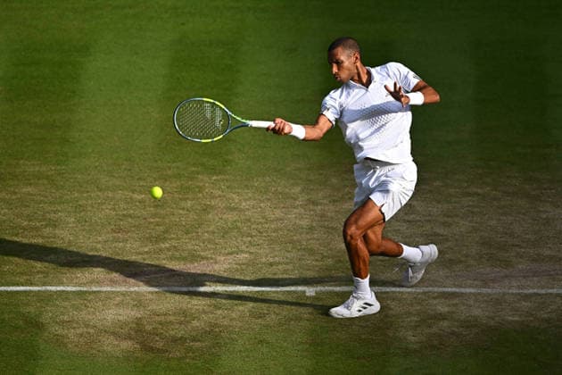 2026 Wimbledon - Felix Auger-Aliassime Felix Auger-Aliassime (CAN) during his fourth round match at the 2026 Wimbledon Championships at the AELTC in London, UK on July 5, 2026. Photo by Corinne Dubreuil ABACAPRESS.COM London  Copyright: xDubreuilxCorinne ABACAx