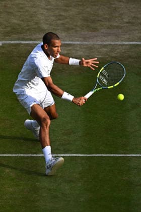 2026 Wimbledon - Felix Auger-Aliassime Felix Auger-Aliassime (CAN) during his fourth round match at the 2026 Wimbledon Championships at the AELTC in London, UK on July 5, 2026. Photo by Corinne Dubreuil ABACAPRESS.COM London  Copyright: xDubreuilxCorinne ABACAx