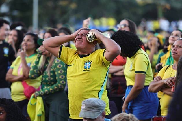 Torcedores na praça Arautos da Paz CAMPINAS, SP - 05.07.2026: TORCEDORES NA PRAcA ARAUTOS DA PAZ - Thousands of fans gathered at Arautos da Paz square in Taquaral in Campinas SP to watch the Brazil vs Norway game on Sunday afternoon 5. x2979995x  LeandroxFerreira xwww.imago-images.dex  IMAGO LeandroxFerreira