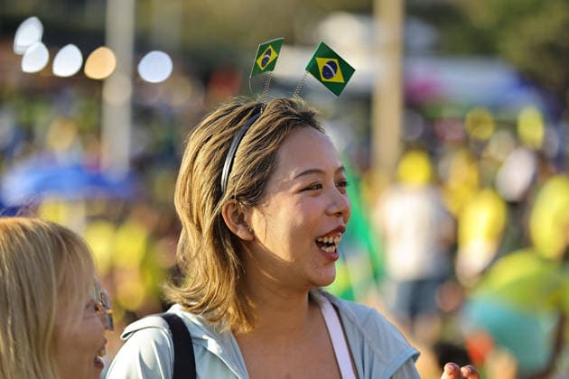 Torcedores na praça Arautos da Paz CAMPINAS, SP - 05.07.2026: TORCEDORES NA PRAcA ARAUTOS DA PAZ - Thousands of fans gathered at Arautos da Paz square in Taquaral in Campinas SP to watch the Brazil vs Norway game on Sunday afternoon 5. x2980012x  LeandroxFerreira xwww.imago-images.dex  IMAGO LeandroxFerreira