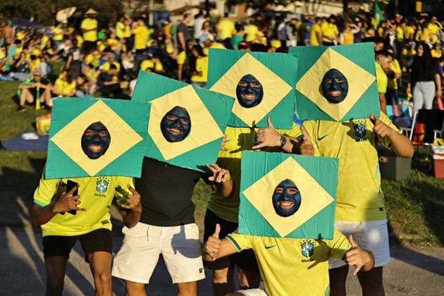 Torcedores na praça Arautos da Paz CAMPINAS, SP - 05.07.2026: TORCEDORES NA PRAcA ARAUTOS DA PAZ - Thousands of fans gathered at Arautos da Paz square in Taquaral in Campinas SP to watch the Brazil vs Norway game on Sunday afternoon 5. x2980013x  LeandroxFerreira xwww.imago-images.dex  IMAGO LeandroxFerreira