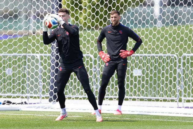 July 4, 2026, Seattle, Washington, USA: United States of America goalkeeper Matt Freese (24) warms up by United States of America goalkeeper Matt Turner (1) in their final team practice before their game at the USA national team, Nationalteam Training which took place at University of Washington Soccer Stadium. Seattle USA - ZUMAl181 20260704_zsp_l181_024 Copyright: xMelissaxLevinx