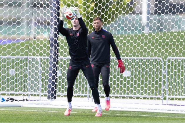 July 4, 2026, Seattle, Washington, USA: United States of America goalkeeper Matt Freese (24) warms up by United States of America goalkeeper Matt Turner (1) in their final team practice before their game at the USA national team, Nationalteam Training which took place at University of Washington Soccer Stadium. Seattle USA - ZUMAl181 20260704_zsp_l181_041 Copyright: xMelissaxLevinx